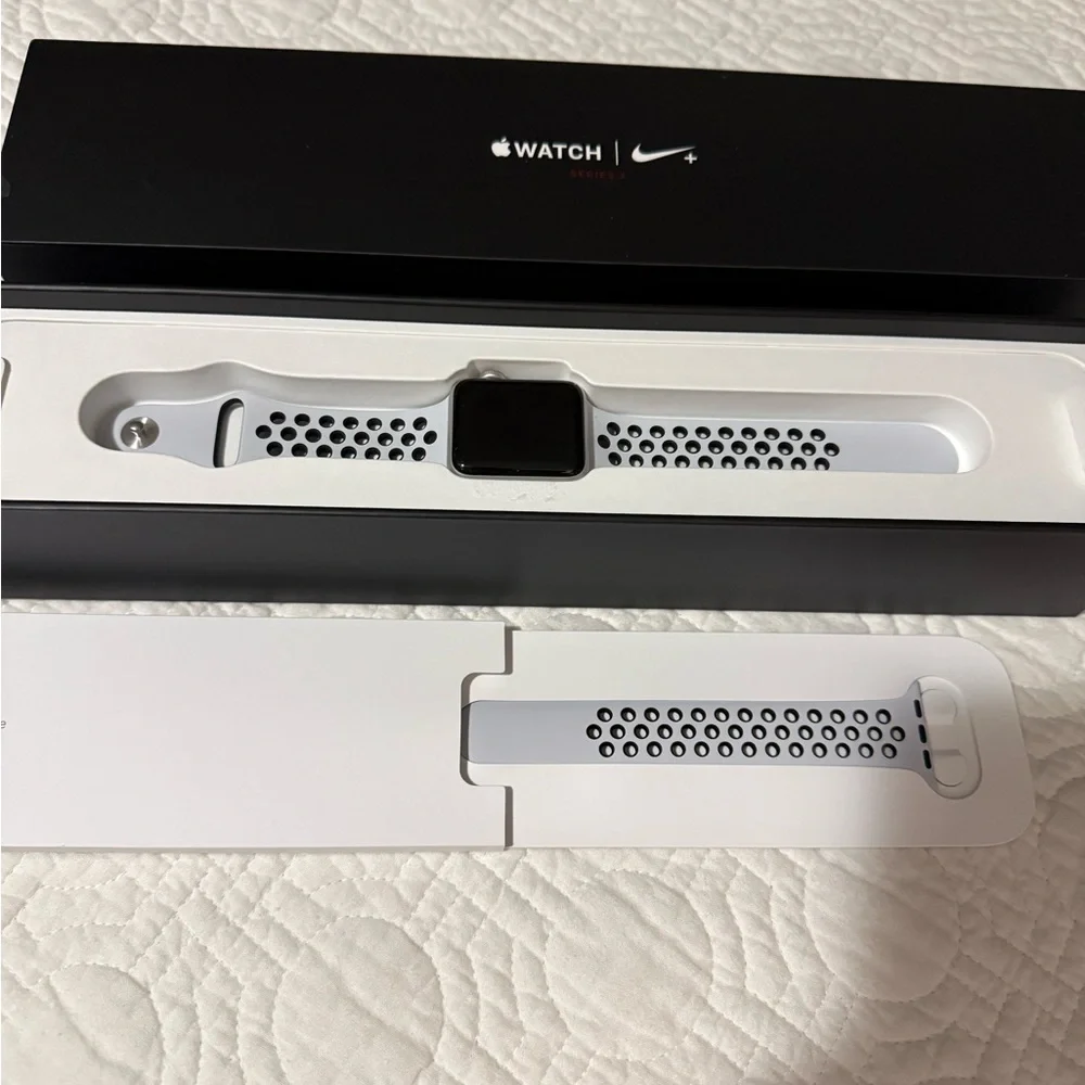 Nike Apple Watch 3 sport with Black and White Band